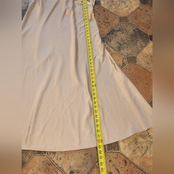 Elegant Satin Evening Dress Size L. Round neck in front and V-neck in back . - Picture 8 of 9